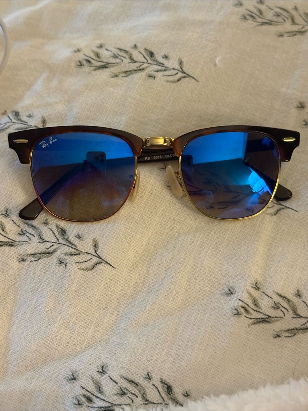 Ray-Ban Clubmaster Sunglasses - Tortoise Frame with Blue Mirrored Lenses